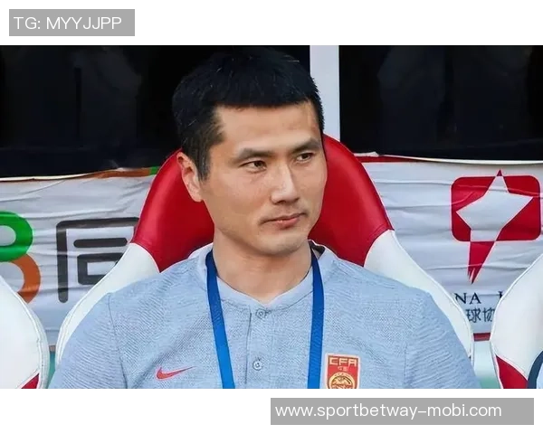 国足主帅邵佳一访问皇马与弗洛伦蒂诺合影并获赠象征荣誉的10号球衣