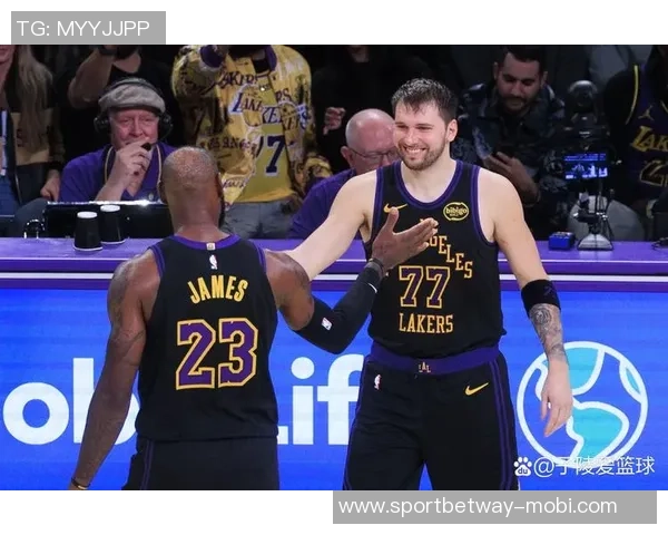 东契奇与里夫斯联手发威詹姆斯是否会影响他们的表现引发热议