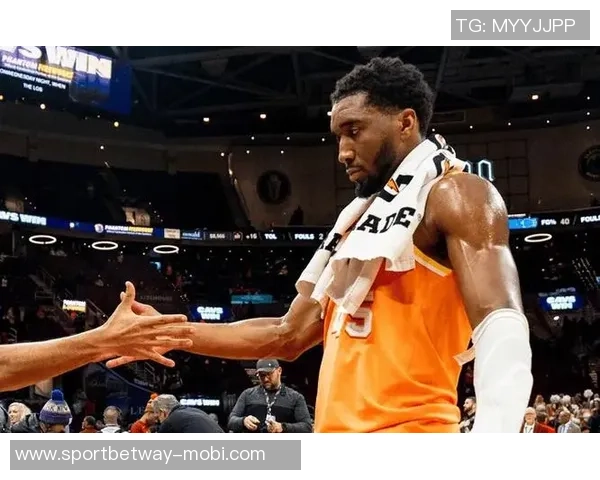 米切尔半场表现稳定15分钟内高效砍下14分2板助力球队进攻